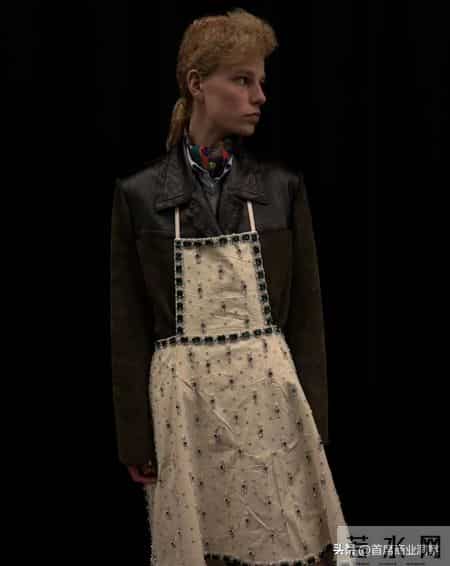 比4万“钻石内裤”更离谱？一条围裙售价15万，又一天价单品诞生