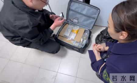 D914次列车抵达上海站,一箱近10千克黄金饰品落车上,一珠宝公司“马大哈”新员工险酿大祸