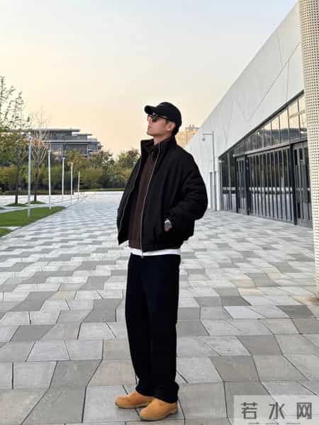 冬日这样穿绝啦，黑棉服叠穿咖卫衣，舒适感感爆棚，爱了爱了