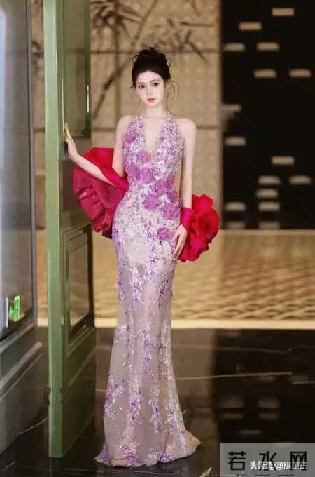 上海一模特 身高182cm 身材拥有黄金比例 散发迷人魅力