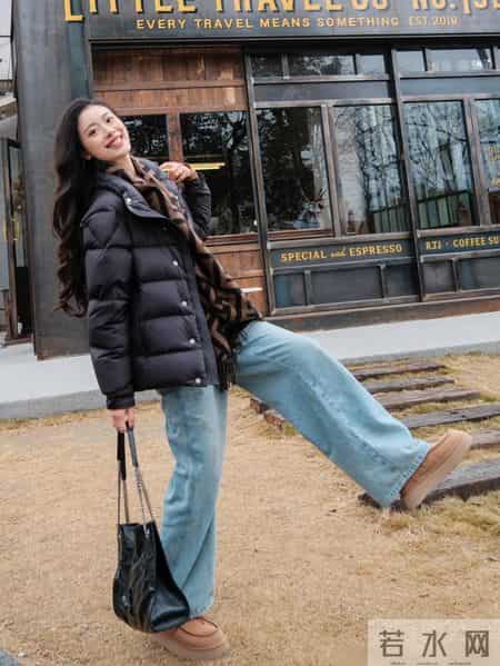 被杭州街拍惊艳！满街都是“蒙口羽绒服+Lulu瑜伽裤”，时髦显瘦