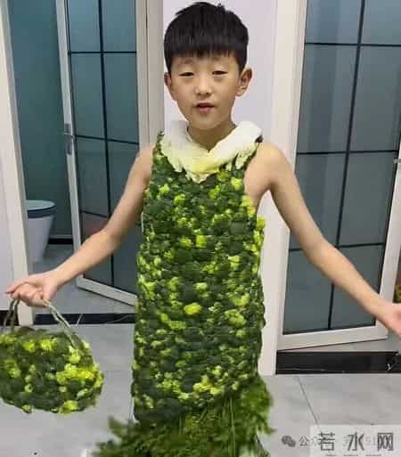 河南一宝妈，因“用银杏叶给儿子做龙袍”火了，网友：卷到马年了