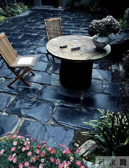 院子里的石材，越简单，越有韵味