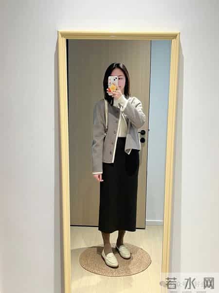 这才是中年女人该有的秋冬打扮：外套+阔腿裤半裙，优雅舒适时髦