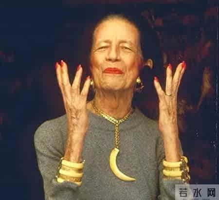 看完中国大妈，再看法国女人，我发现：老了要少戴手镯、项链！