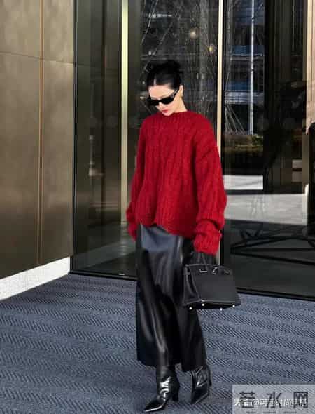 50+裙子最出彩的穿法是：上下反差