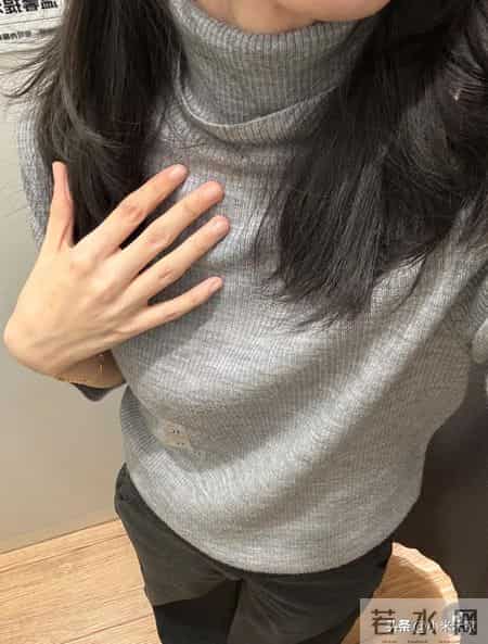 158小个子亲测！优衣库这件打底衫，开春穿它显高10cm！