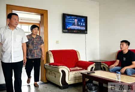 96年我在新疆和一女同事搭伙了6年，28年后回去发现她一直没嫁人