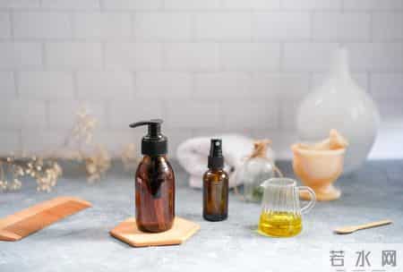 有一名女子用硫磺皂洗头，坚持半年后，头皮出现了这6个变化