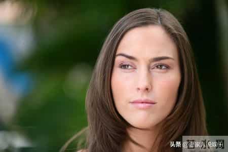 女生接吻必闭眼？心理学家揭秘：不是害羞，是身体在说“我爱你”