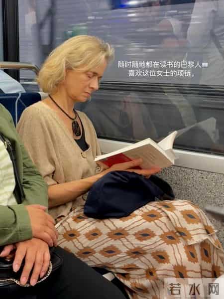 不得不说，法国女人才是最会穿的，不管是20还是80岁美的松弛优雅