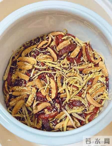 喝了三顿！十年湿气一扫空，肚子平了腰也细！