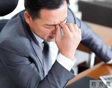 母亲退休后住我家,20年没掏一分钱,去世留下信封,我才幡然醒悟