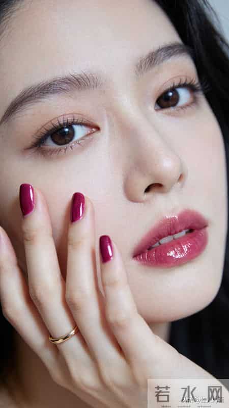 清透妆造+金戒指，这是不是你想要的纯欲感？