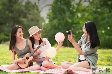 还清房贷的中年人，突然不会活了