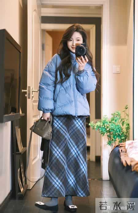 羽绒+格子裙，超时髦韩系减龄