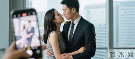 老婆和她男上司的亲密照，发到我手机上，我反手转发给他老婆