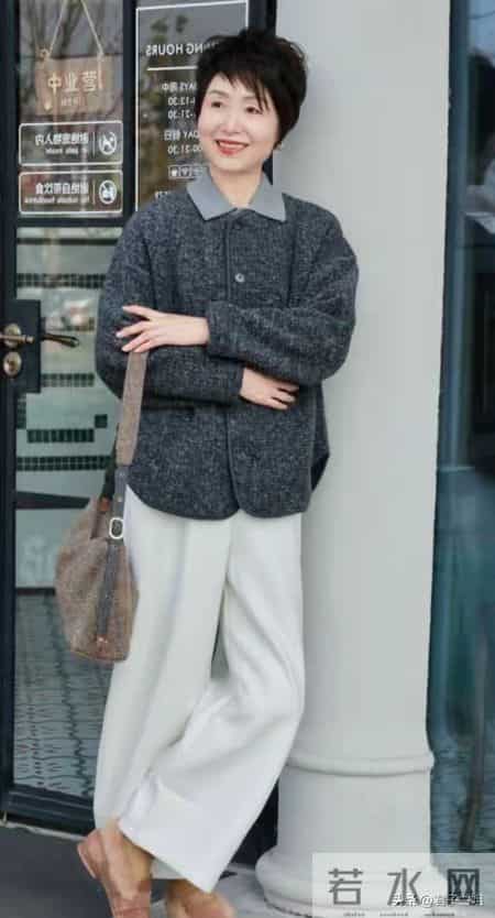 这位奶奶真会保养！63岁穿的像40岁，时尚洋气白搭又减龄值得模仿