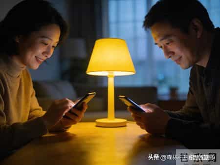 中老年男女“暖味”的信号：不越界，却总在这2个时刻主动找你