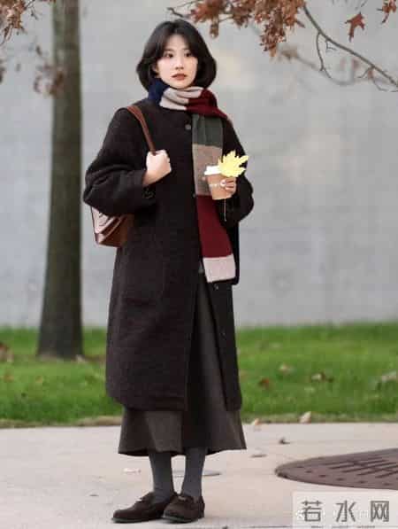 被杭州街拍惊艳到了!满大街都是基础款,看似简约却个个高级,回头率超高!