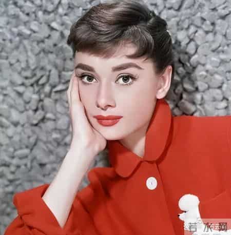 48张老照片看奇闻奇事，爱因斯坦合影卓别林，沙漠中的绿洲，在建中的埃菲尔铁塔