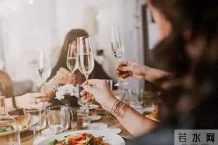 别人请你吃饭，无论关系多近，记住这3个不要，人缘会越来越好