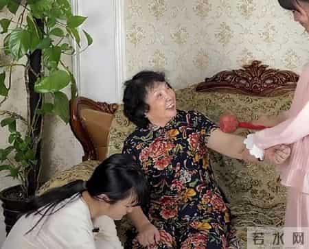 中国最高龄产妇盛海琳:丈夫已离世,女儿才 15 岁,拼尽全力要活到 104 岁