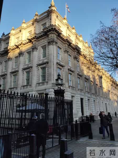 唐宁街10号对比人民大会堂