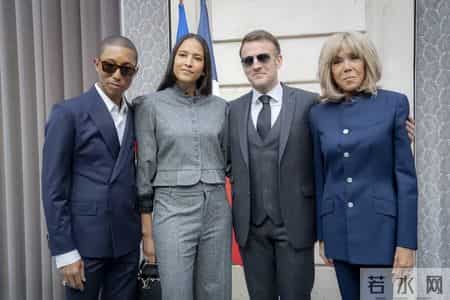 马克龙带72岁爱妻给LV创意总监颁勋章，仍戴着蛤蟆镜，引发争议