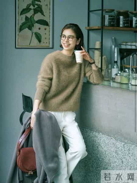 冬天的留白穿搭，是一种松弛自在的美！