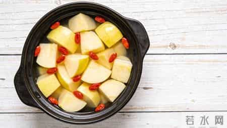 苹果这样煮，堪称“肠道疏通剂”！每天吃一点，隔天排便特轻