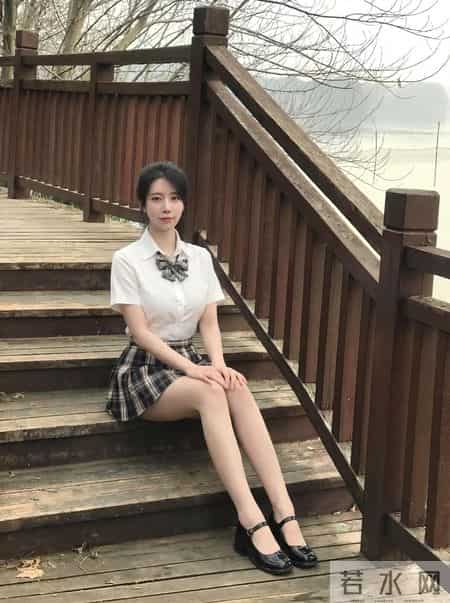 今日穿搭分享，在西湖旁边拍照