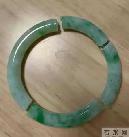 看完中国大妈，再看法国女人，我发现：老了要少戴手镯、项链！