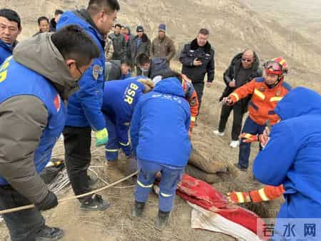 【警务动态】定西公安：寒夜十四小时生死救援！安定警方用担当守护群众生命安全