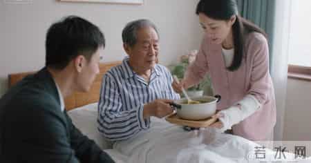给骨折公公熬汤时丈夫突提离婚，我端汤坦言：往后他来尽孝我退场