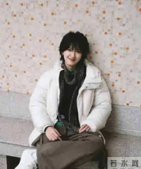 我发现：年轻人都不穿大鹅、始祖鸟了，满街都是这3大平替羽绒服