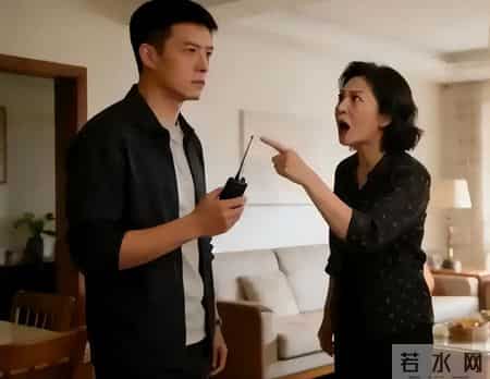 岳母举报我藏枪支，当晚我家被破开，武警搜查后看到我的证件懵了