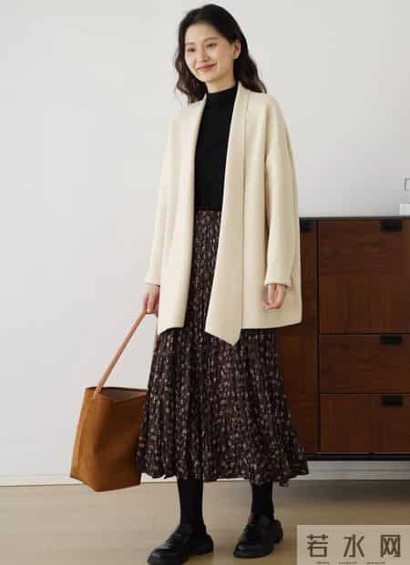 冬天的留白穿搭，是一种松弛自在的美！