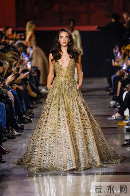 莫妮卡·贝鲁奇女儿Deva Cassel 为Elie Saab 2026 春夏高定秀场走秀