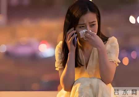 刚领完离婚证,突然收到弟弟打来电话:你一万块工资转给我吧,给我儿子交学费