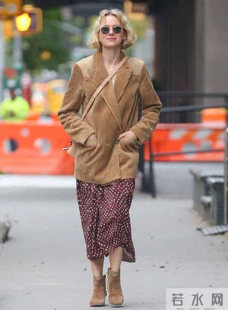 不得不说，法国女人才是最会穿的，不管是20还是80岁美的松弛优雅