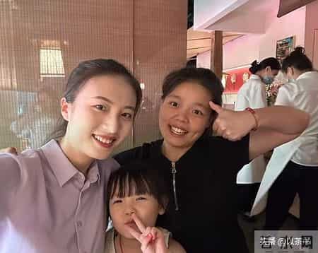 被婆家赶走7年后，再看小朦妈妈的现状，董宇辉的话终于有人信了