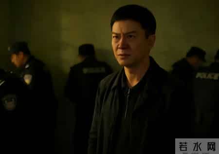 岳母举报我藏枪支，当晚我家被破开，武警搜查后看到我的证件懵了