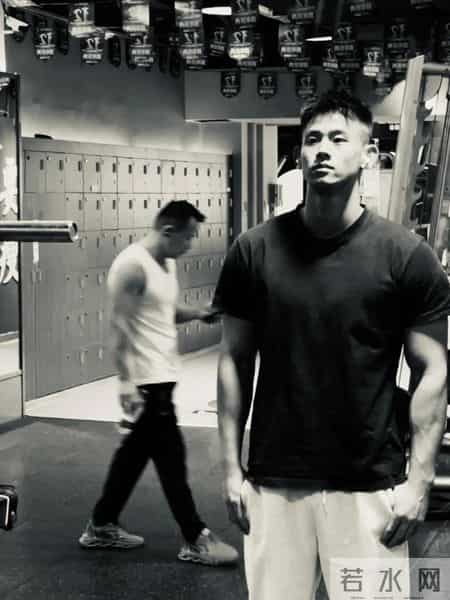 超火的广州体育生五颗星去当男模了！？