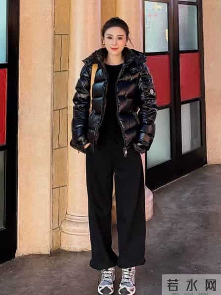 被杭州街拍惊艳！满街都是“蒙口羽绒服+Lulu瑜伽裤”，时髦显瘦
