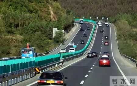 去年小姑子蹭我们车回家,路上花3000,她一分不出,今年我没惯她