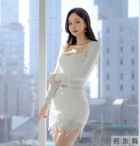 纯白蕾丝轻熟套装|是窗景里的月光柔媚美人