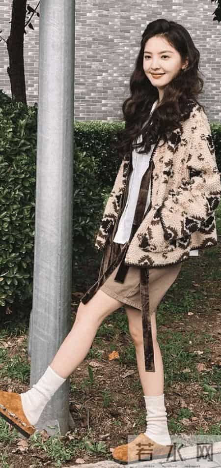 “阔腿裤+勃肯鞋”竟是冬天最流行组合，松弛又减龄