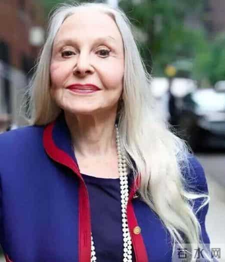 被上海地铁奶奶惊艳到了！白发不染、不披丝巾，却个个优雅又洋气，