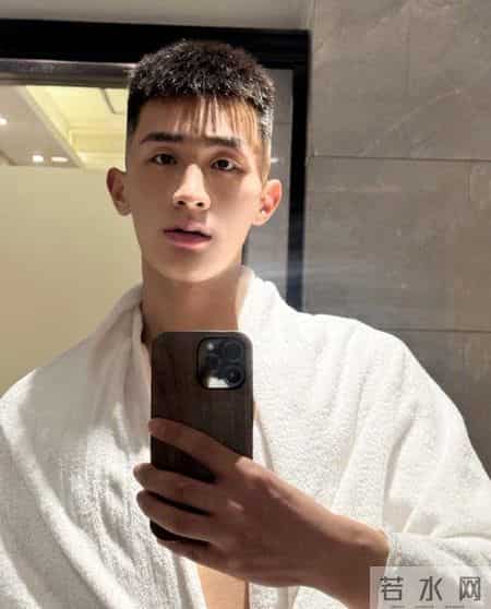 寸头与笑涡，少年感的终极答案（推粉丝16.8w）